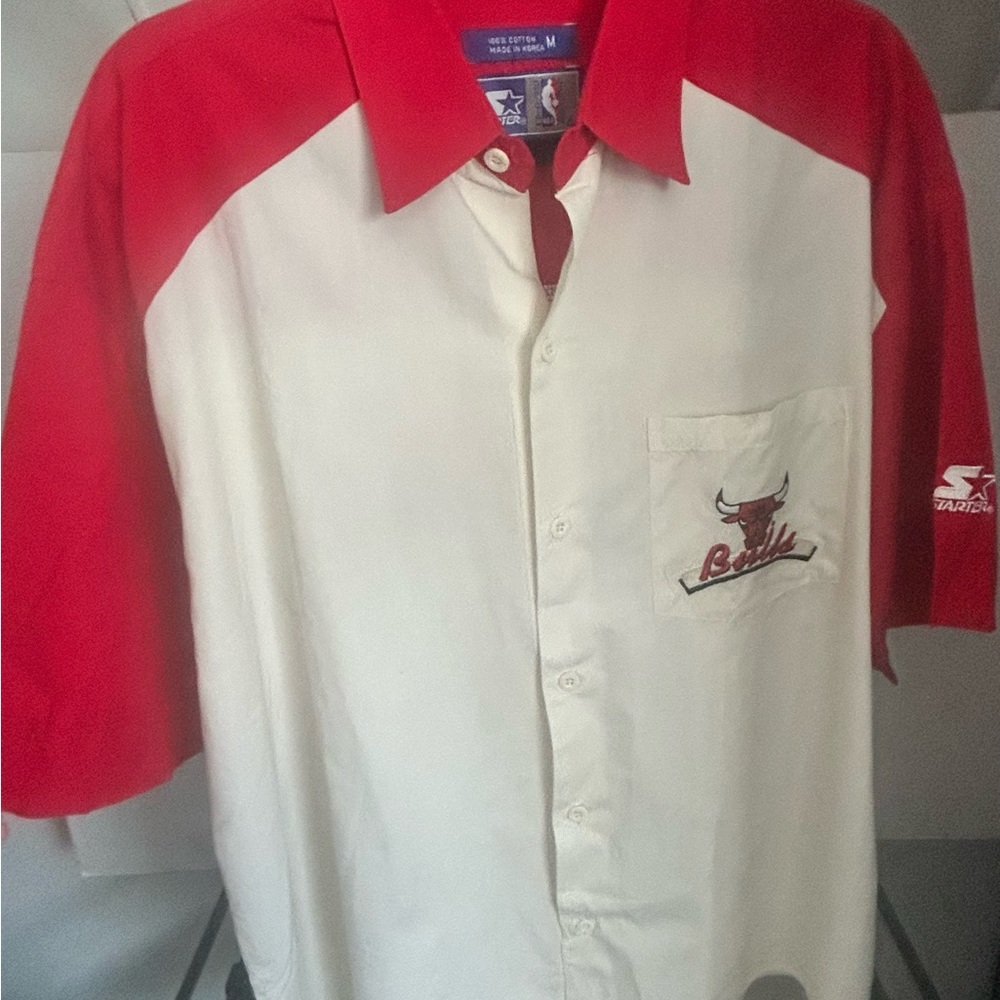 STARTER Red and Cream Short-Sleeve Button-Up Shirt with Bulls Pocket Logo